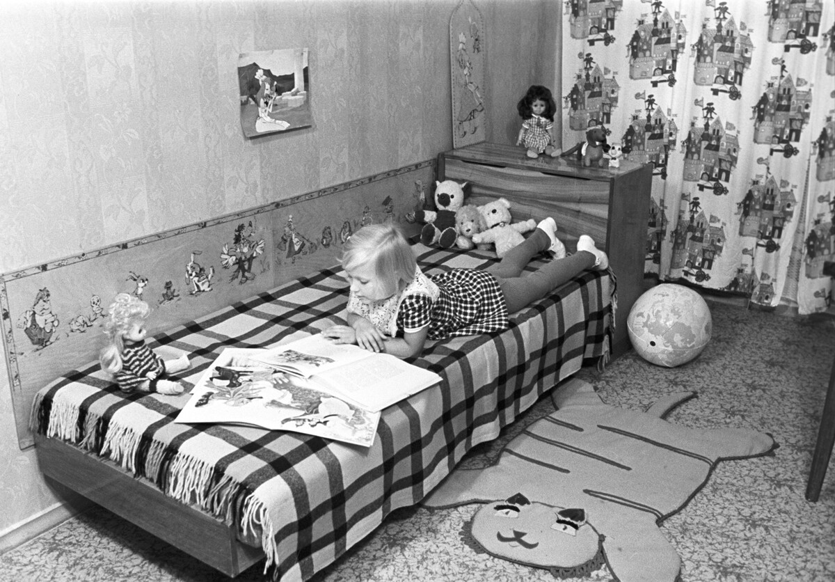 モスクワのアパートのキッズルーム、1975年