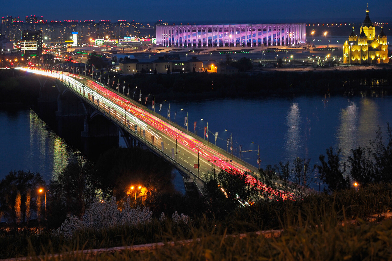 Illumination nocturne de Nijni Novgorod (437 km à l’est de Moscou)
