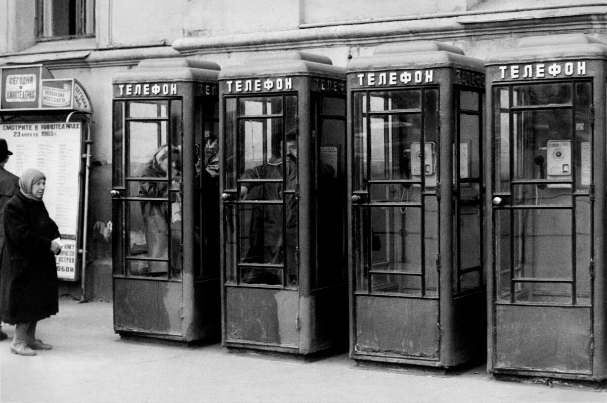 Rusia, Moscú, cabinas telefónicas públicas, 1960