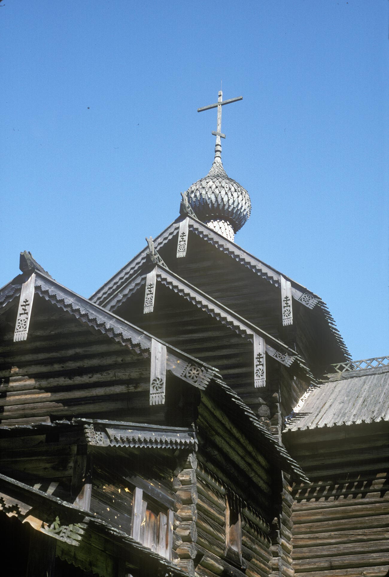 Vitoslavlitsy. Church of St. Nicholas from the village of Myakishevo. West view with carved endboard decorations. May 19, 1995