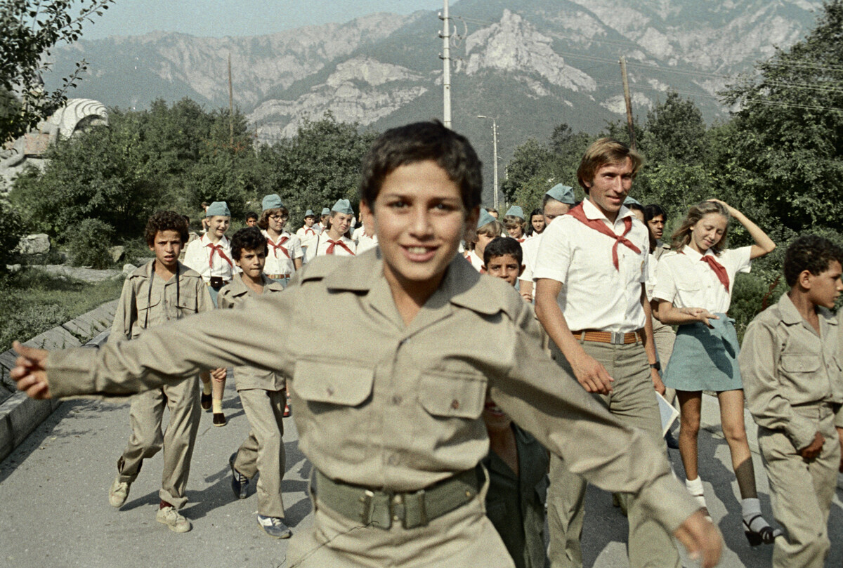 Niños palestinos de vacaciones en el campamento de pioneros Artek, 1982