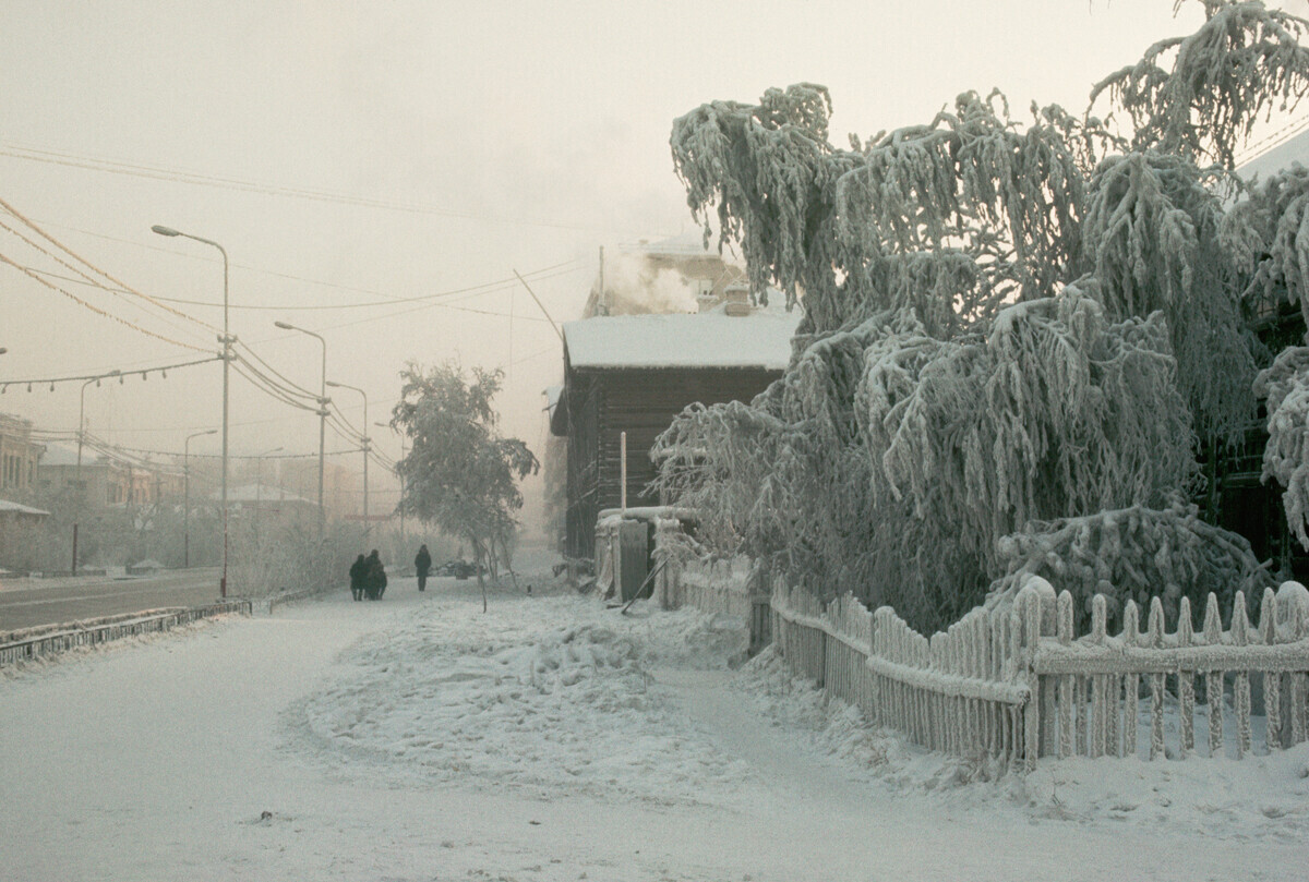 Yakutsk beku di musim dingin.