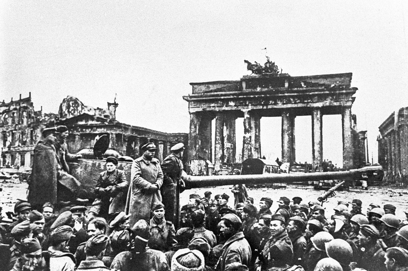 Rara foto de las tropas soviéticas en Berlín, mayo de 1945.