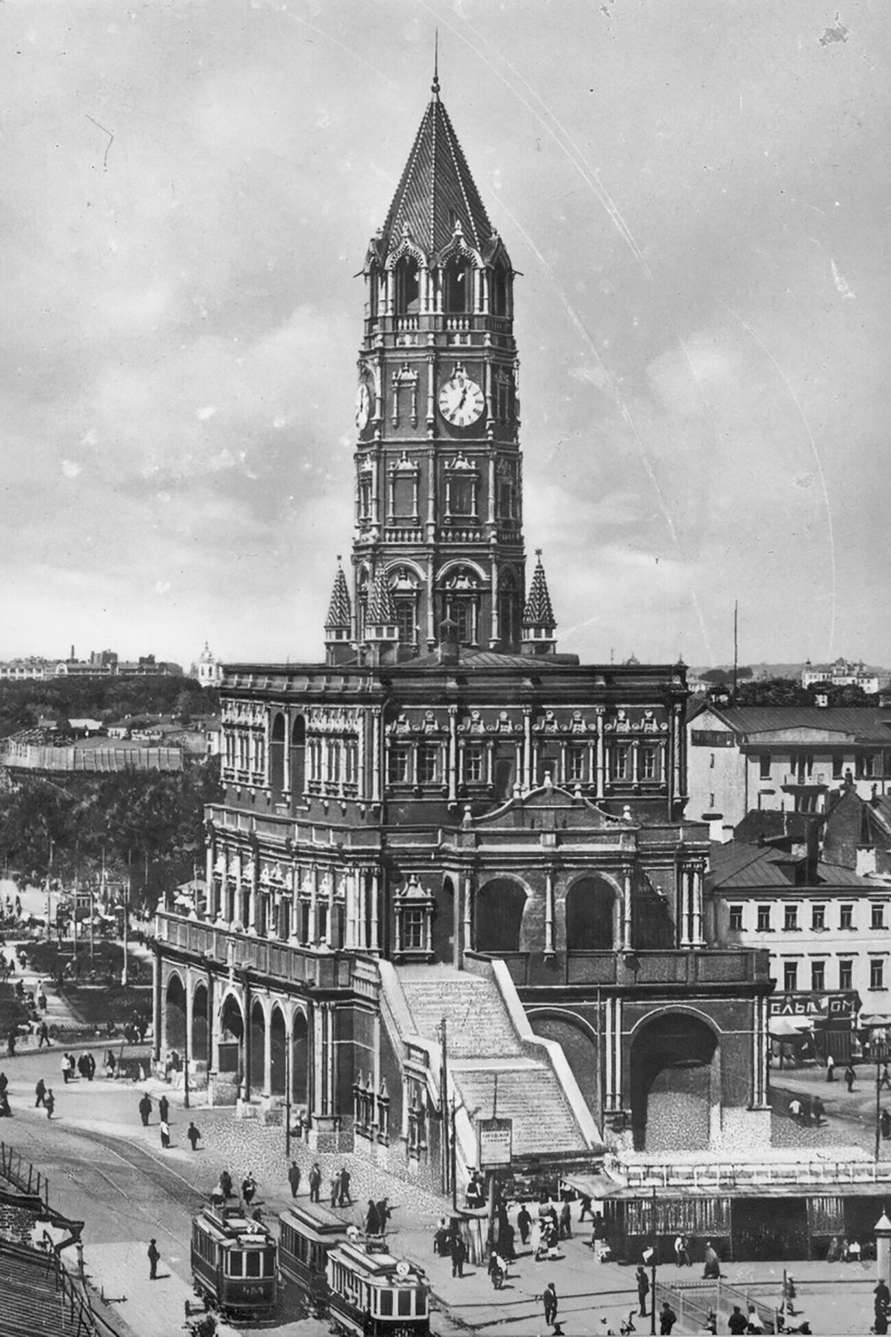 Menara Sukhareva di alun-alun Sukharevskaya pada tahun 1927