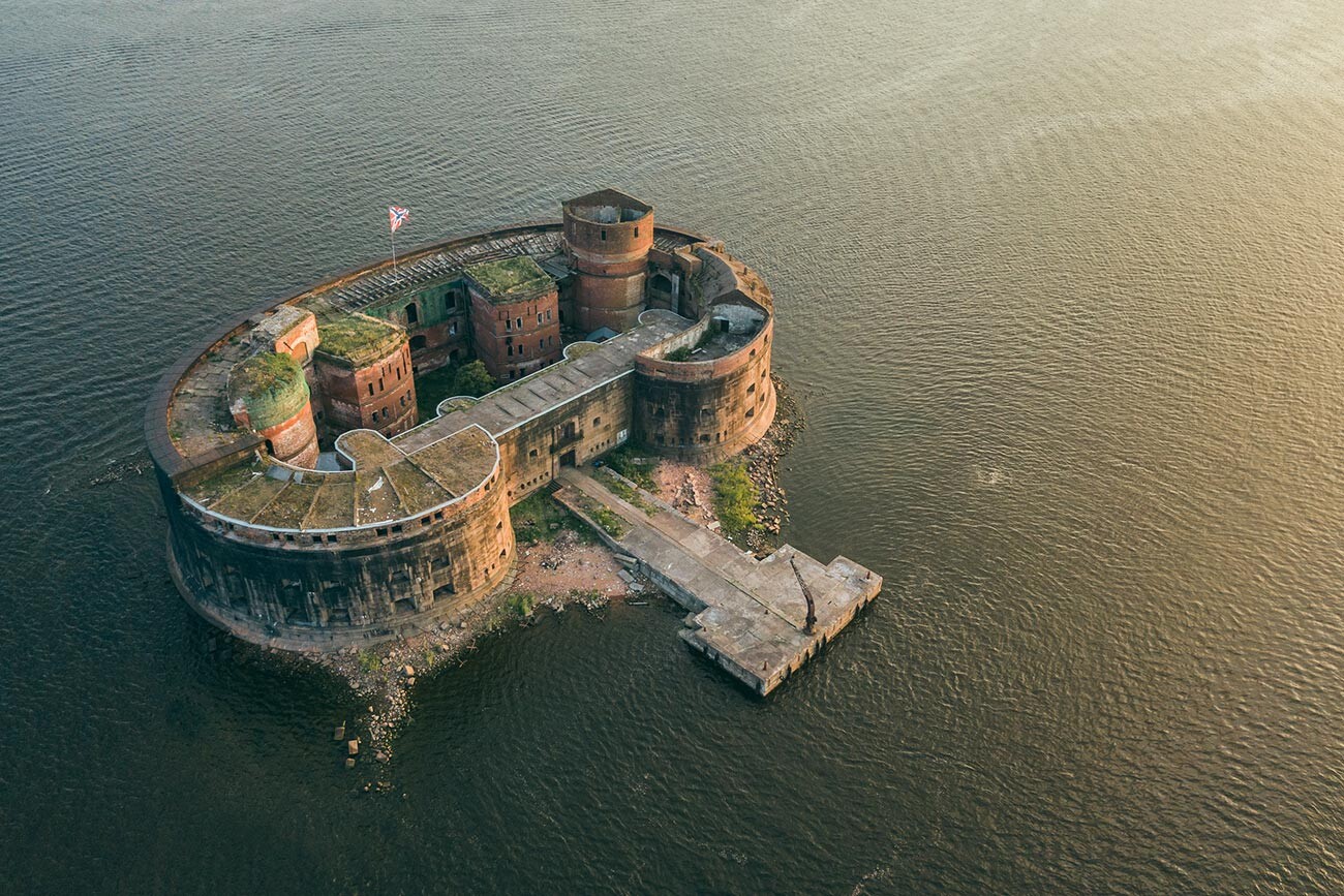 Pogled iz zraka na trdnjavo Aleksandra I. v bližini Kronštadta in Sankt Peterburga