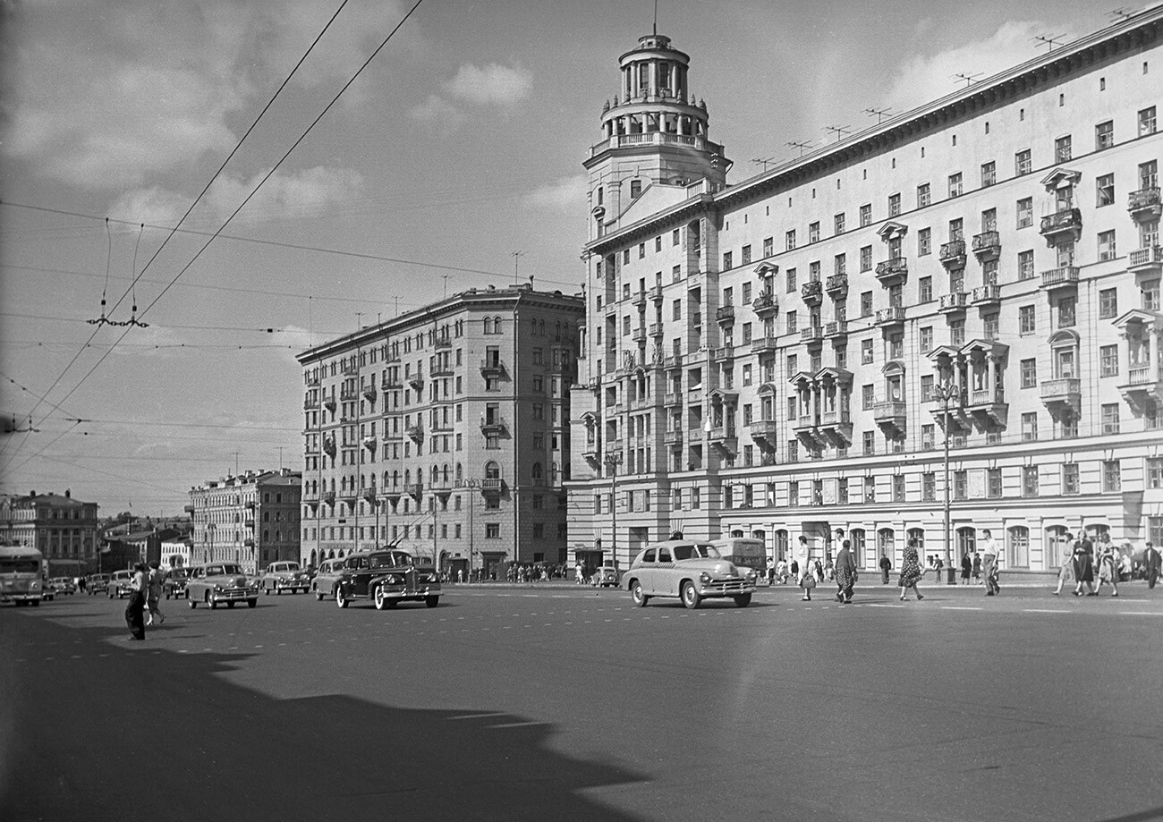 Bolsсhaja Kolсhoznaja (jetzt Bolschaja Sucharewskaja) Platz in Moskau, 1957.