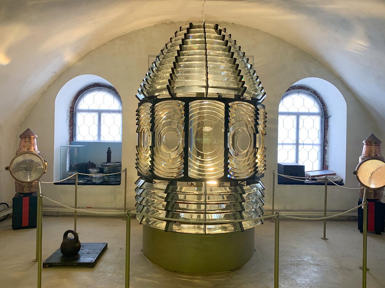Die älteste Linse Russlands aus dem Leuchtturmmuseum.