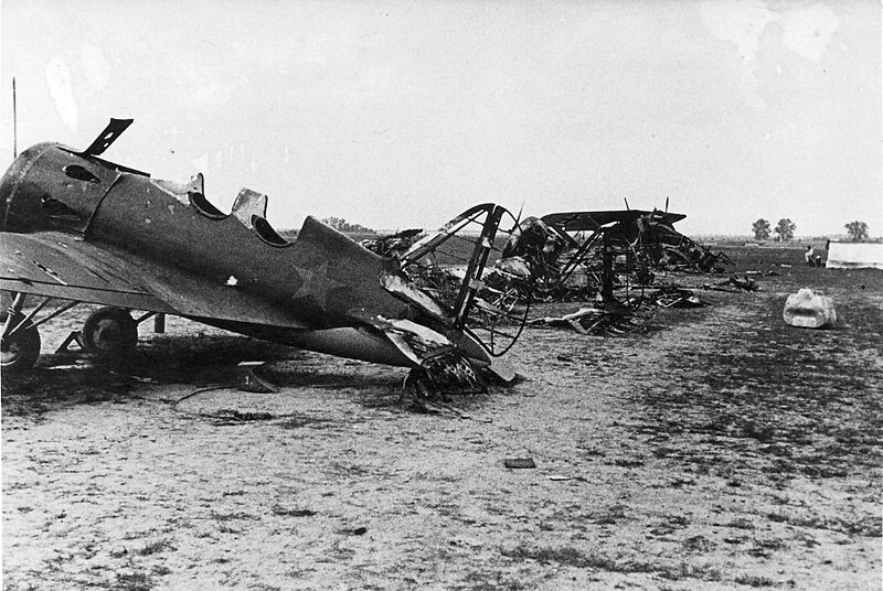 Aviones soviéticos destruidos durante la Operación Barbaroja.