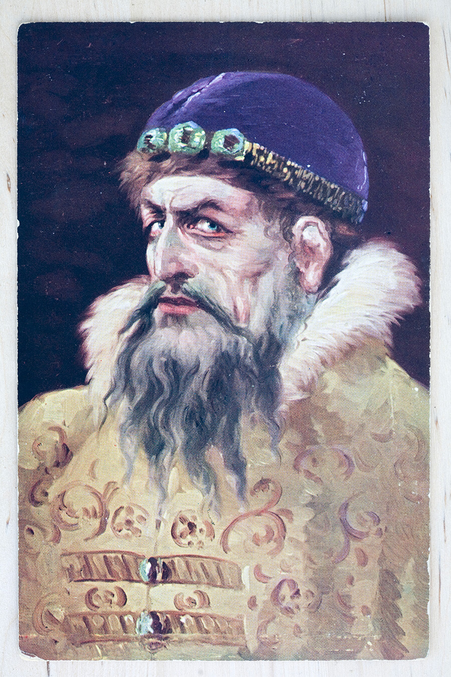 Почтовая открытка с изображением Ивана Грозного, начало XX века. Иван Васильевич изображен в парадной тафье