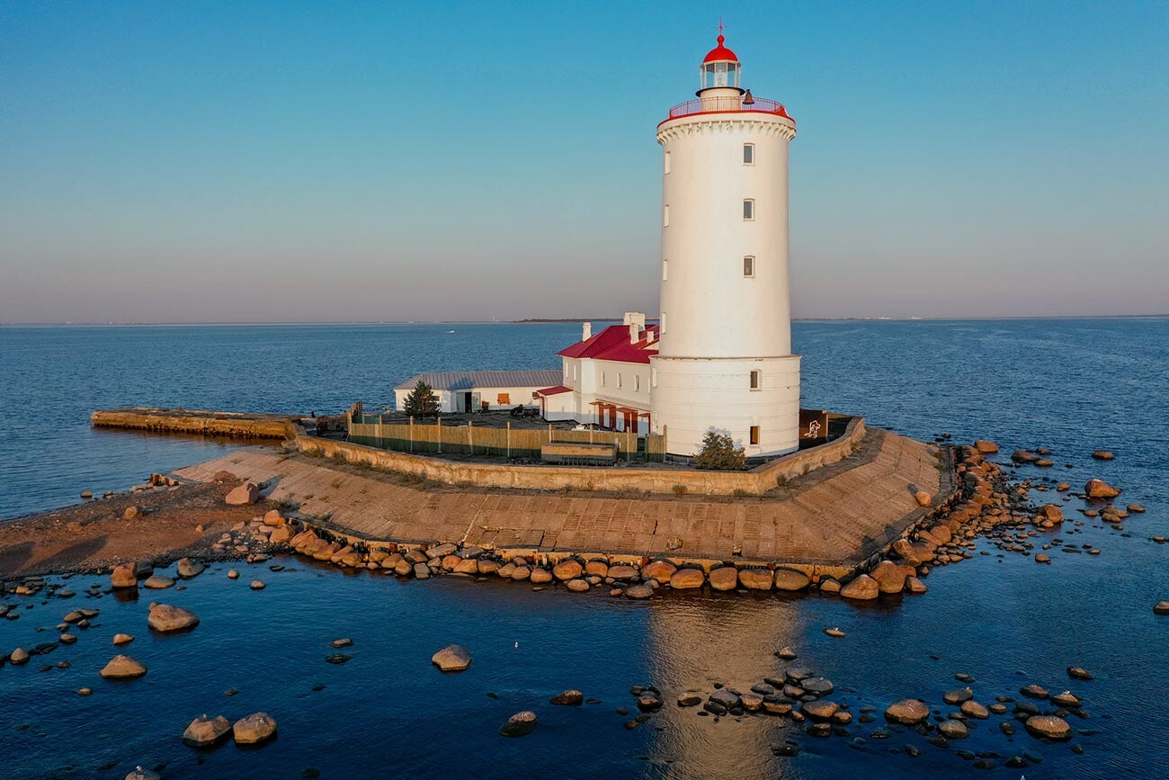 Le plus ancien phare de Russie, le Tolboukhine