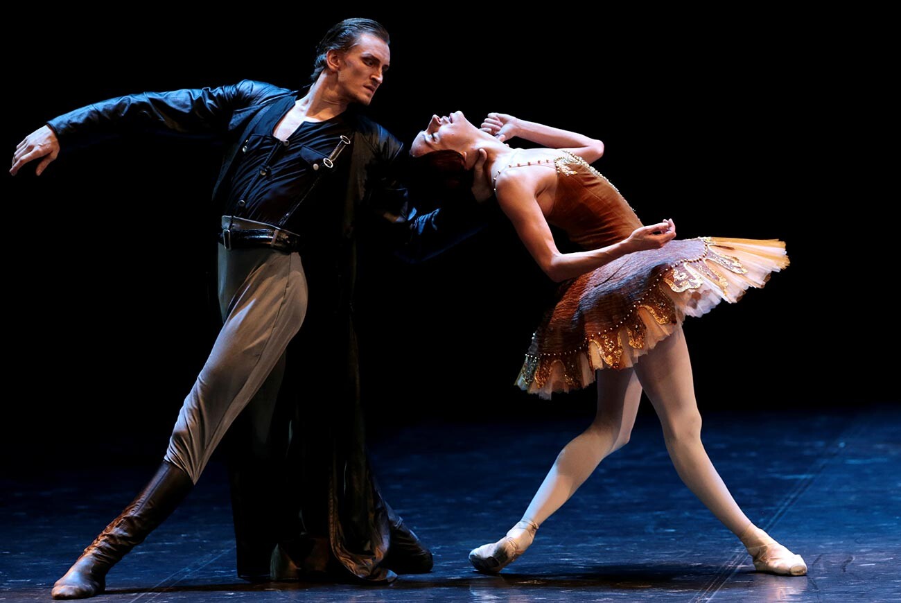 Sergueï Volobouïev et Nina Zmievets dans le ballet Giselle rouge