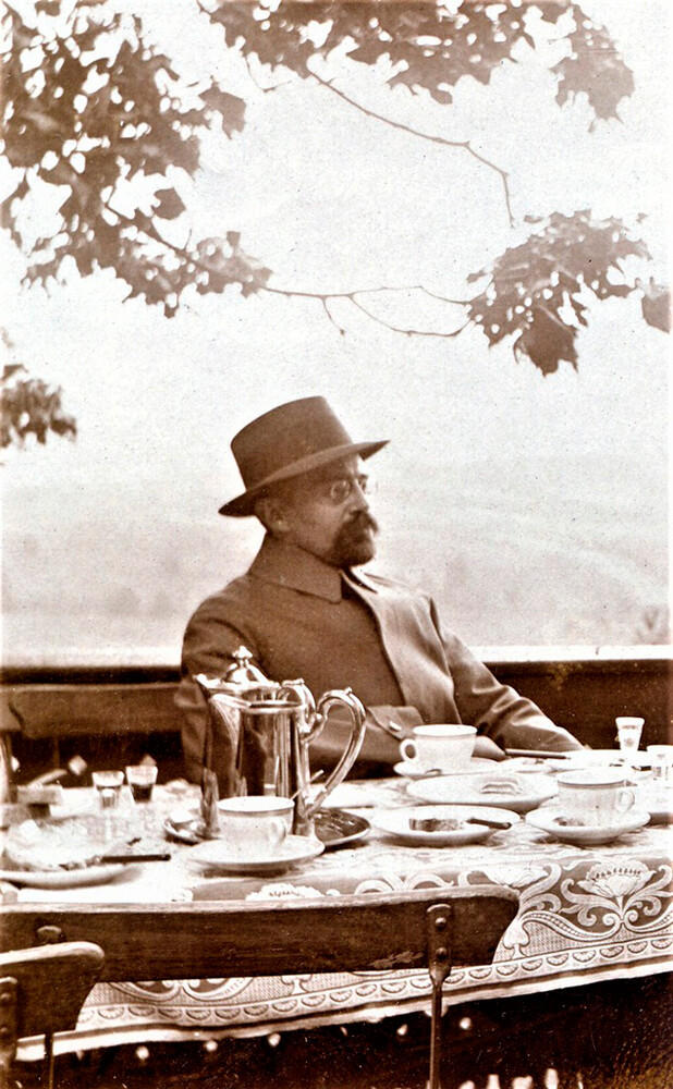 Jesenska kava (privatdozent Alfons Ernestovič Worms), 1900-1912