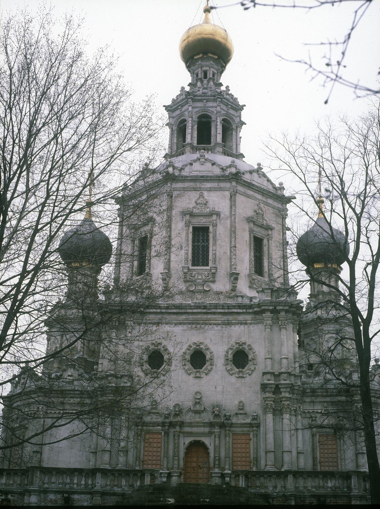 Тројице-Ликово. Црква св. Тројице. Северна фасада. 2. мај 1980.