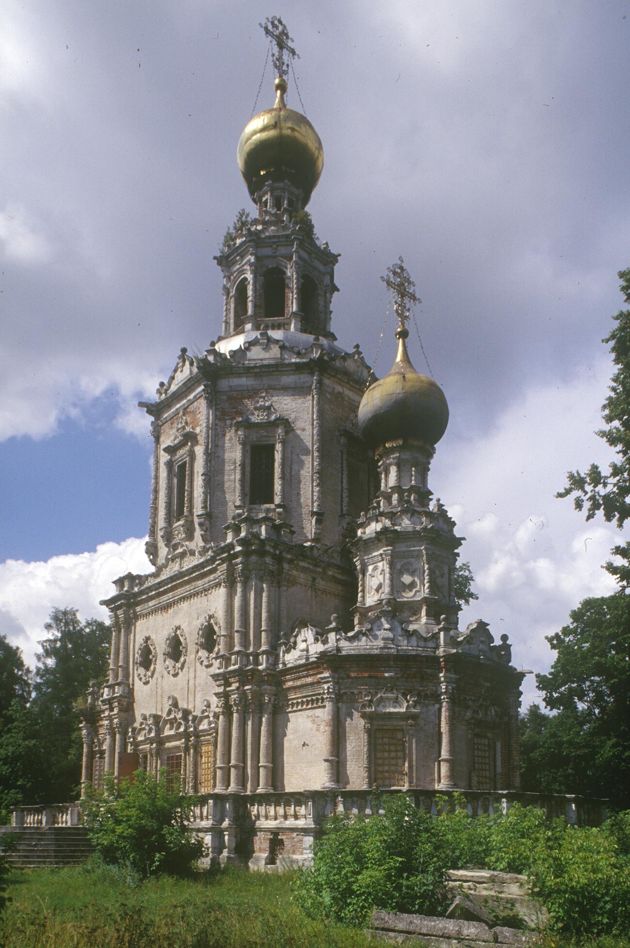Тројице-Ликово. Црква св. Тројице, поглед са југоисточне стране. 21. јул 1996. 