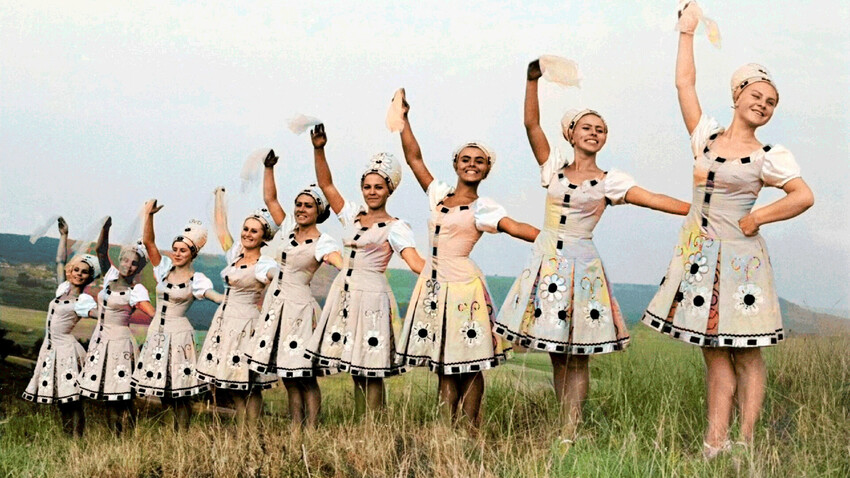 Legendary Soviet Folk Dance Companies In PHOTOS Russia Beyond   6308cbd791413848fb323815 