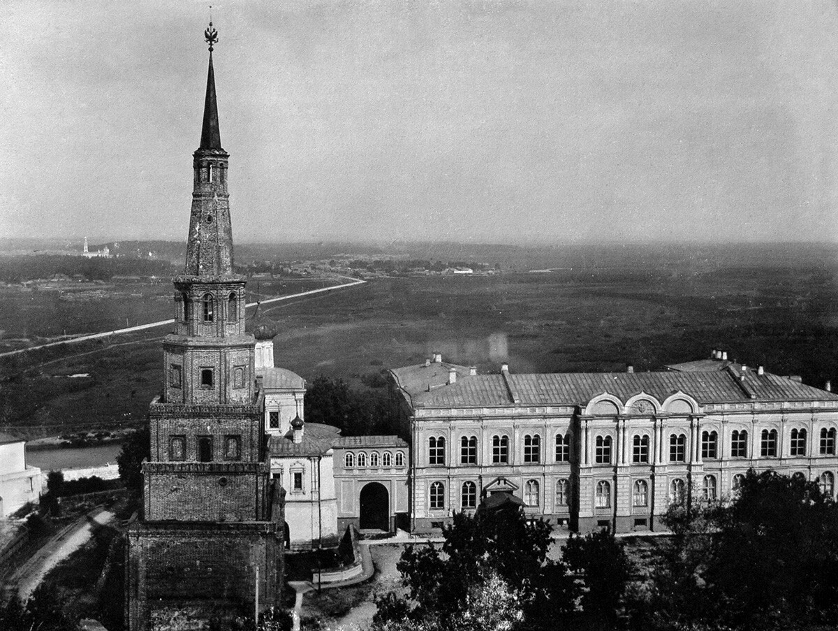 Blick auf den Turm vom Glockenturm der Verkündigungskathedrale aus, um 1914.