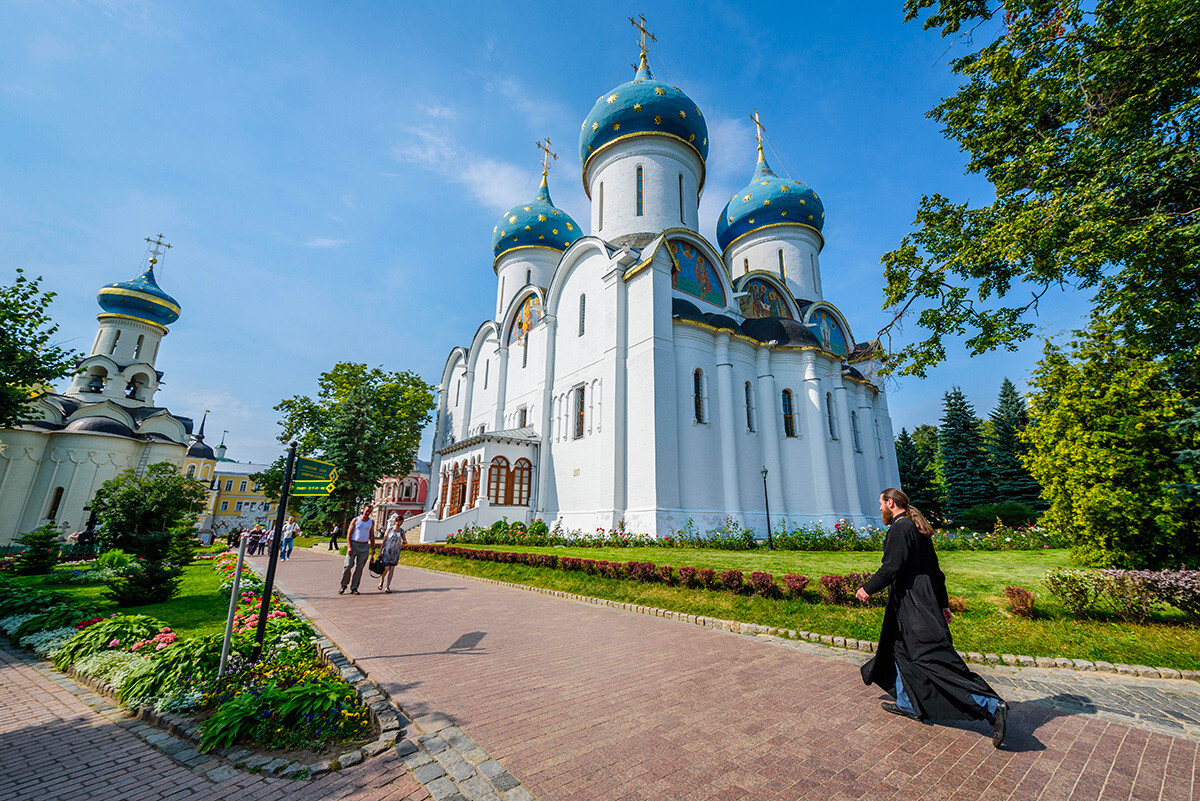Katedrala Marijinega vnebovzetja, 1559-85. Trojiška Lavra (samostan) sv. Sergija, Sergijev Posad. Zlati prstan, Rusija.