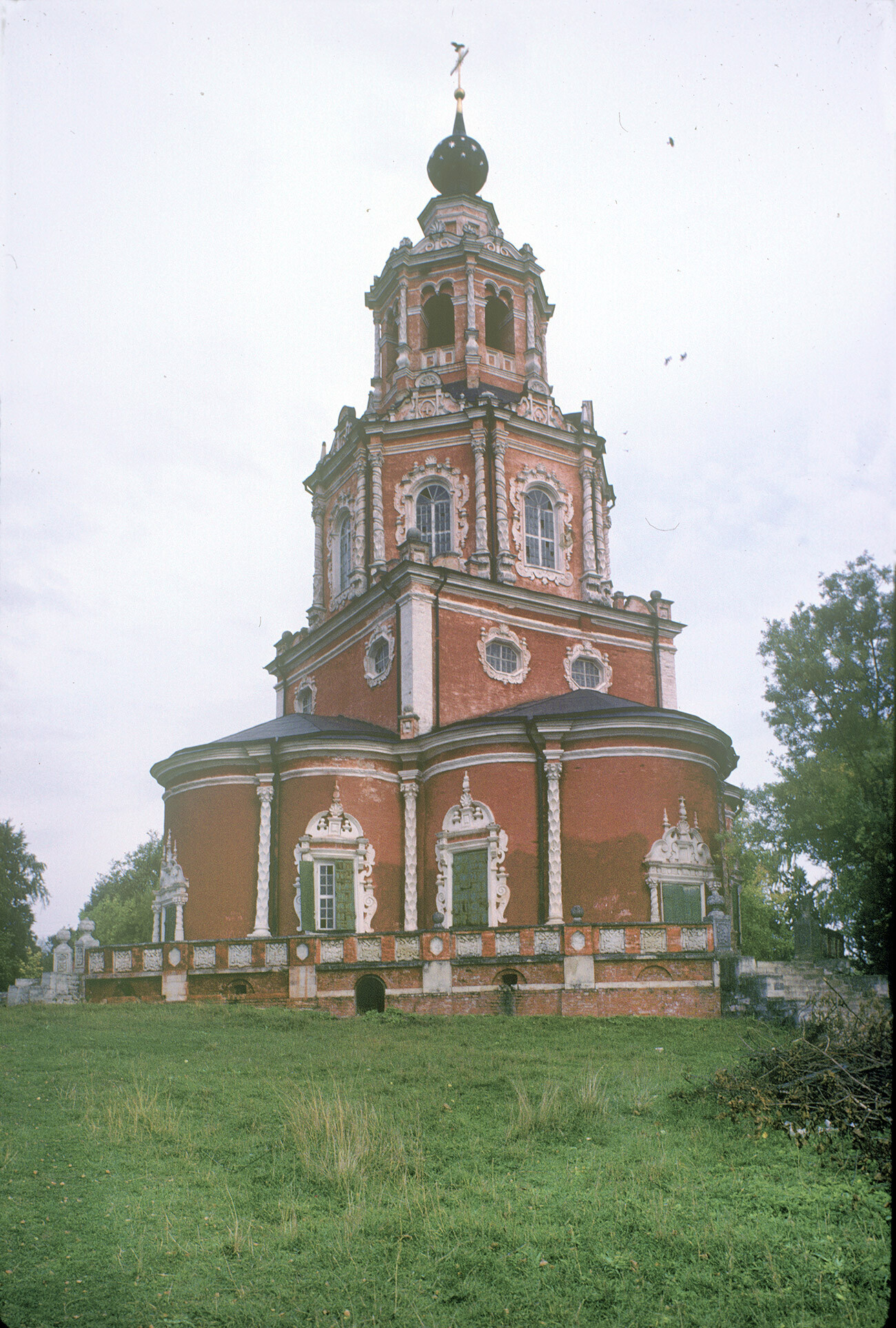 Ubory. Gereja Ikon Ajaib Juru Selamat, pemandangan barat daya. 28 September 1992