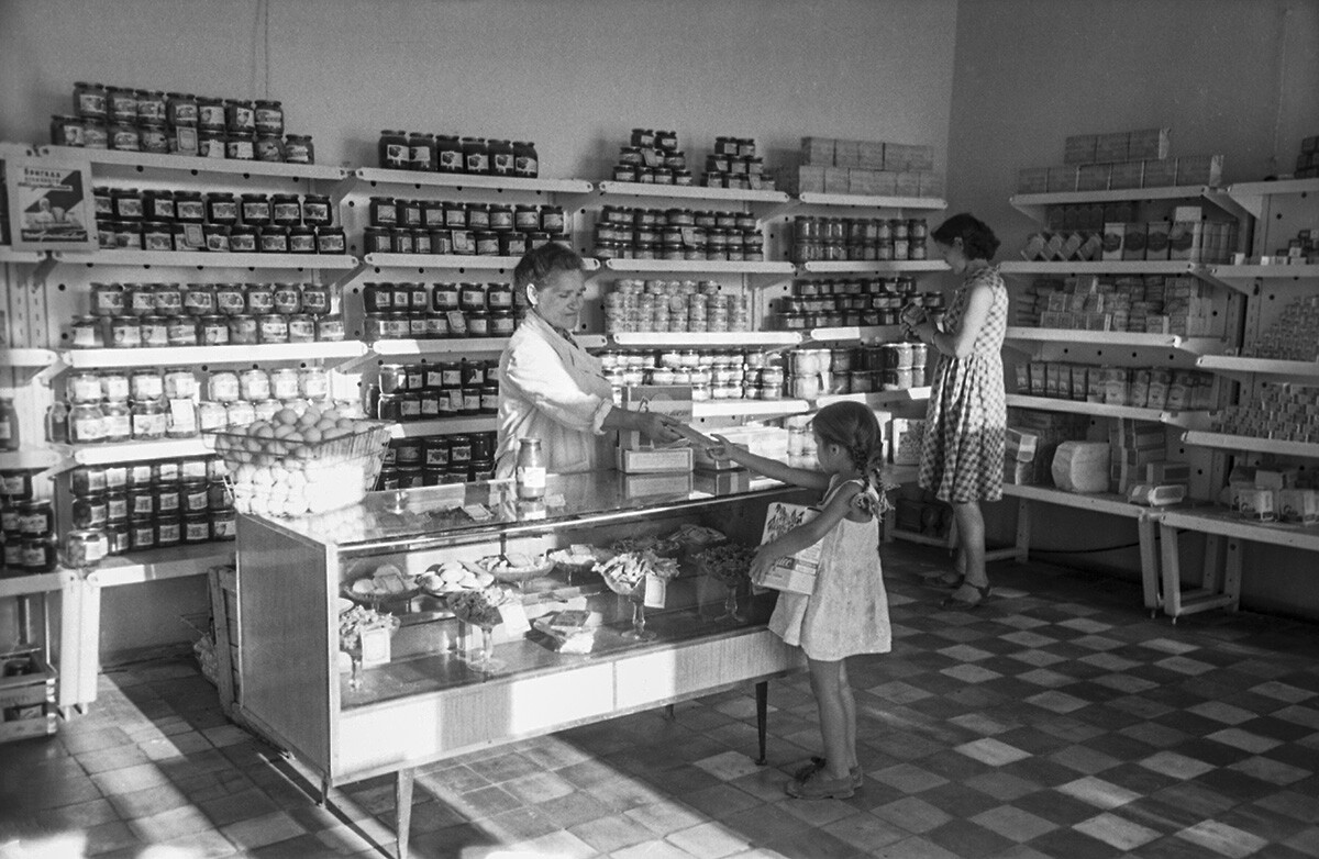 Vaška trgovina v Saratovski regiji na jugu Rusije, 1967

