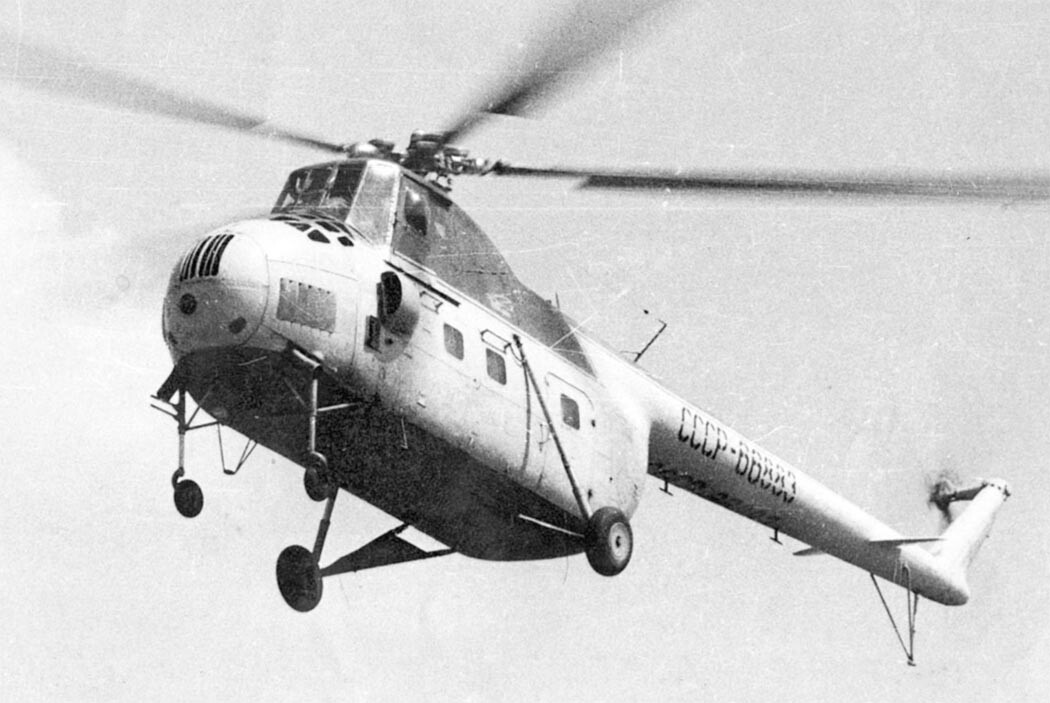 El primer Mi-4P de pasajeros con ventanas rectangulares