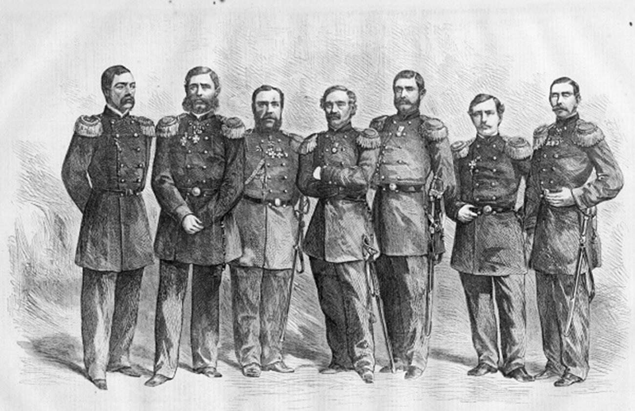 I capitani della spedizione, da sinistra a destra: Pavel Zelenoj, Ivan Butakov, Mikhail Fedorovskij, il contrammiraglio Stepan Lessovskij (comandante della squadra), Nikolaj Kopytov, Oscar Kremer e Robert Lund
