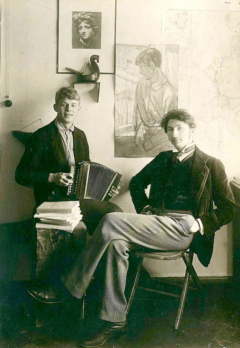 Los poetas Serguéi Yesenin y Serguéi Gorodetsky, 1916