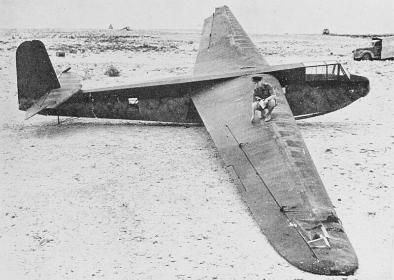 DFS 230 напуштен у Северној Африци, 1942. године.