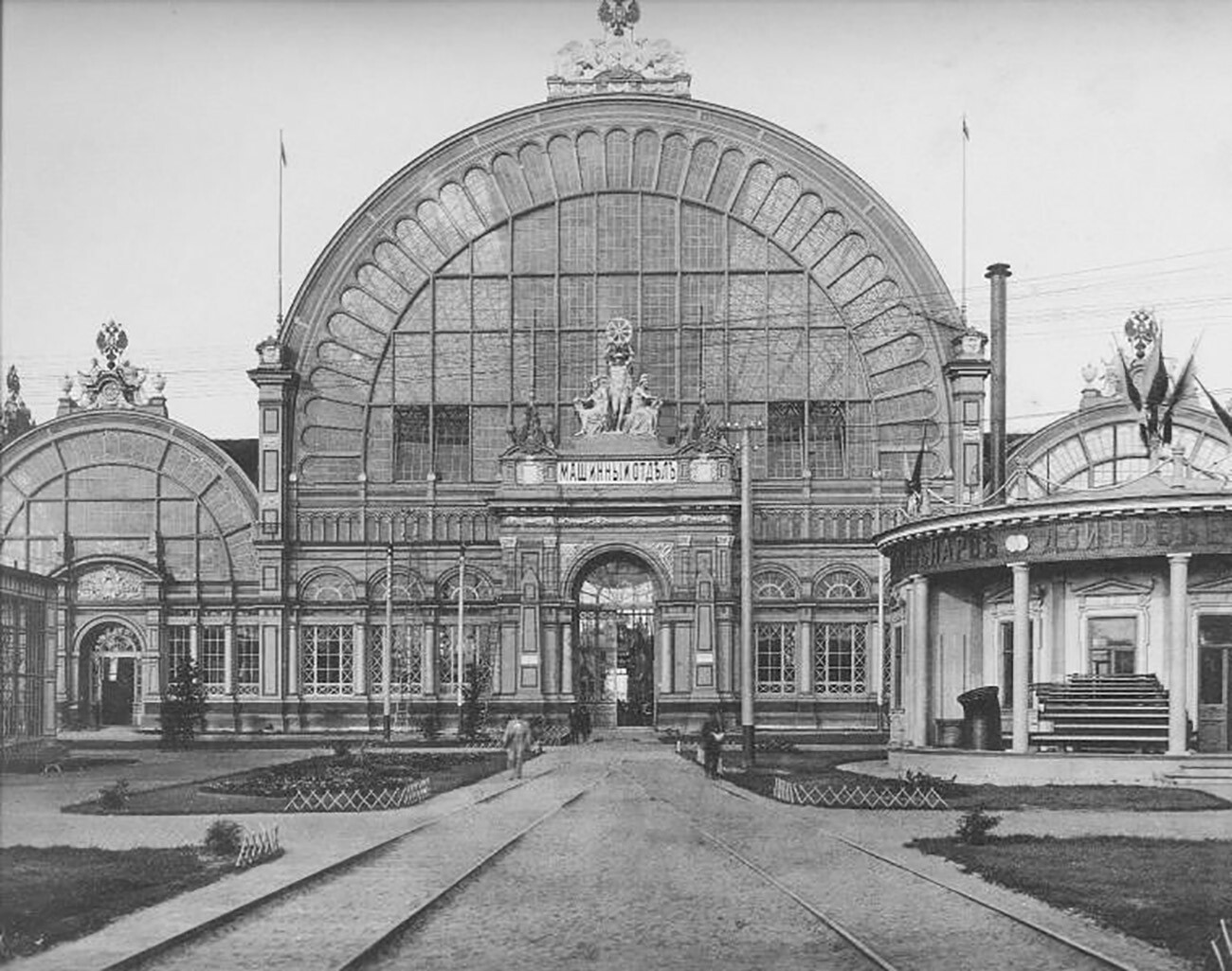 Выставка 1896 года в нижнем. Главный павильон Новгород 1896. Павильоны Нижегородской ярмарки 1896. Нижегородская ярмарка 1896 год главное здание. Промышленная выставка 1896 Нижний Новгород здание.