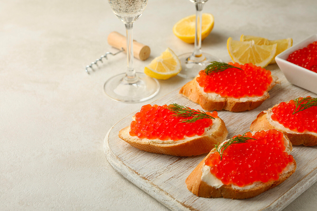 The ideal drink to go with caviar is champagne.