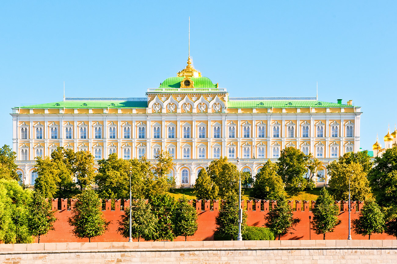Pogled na Veliko Kremeljsko palačo v Moskvi 