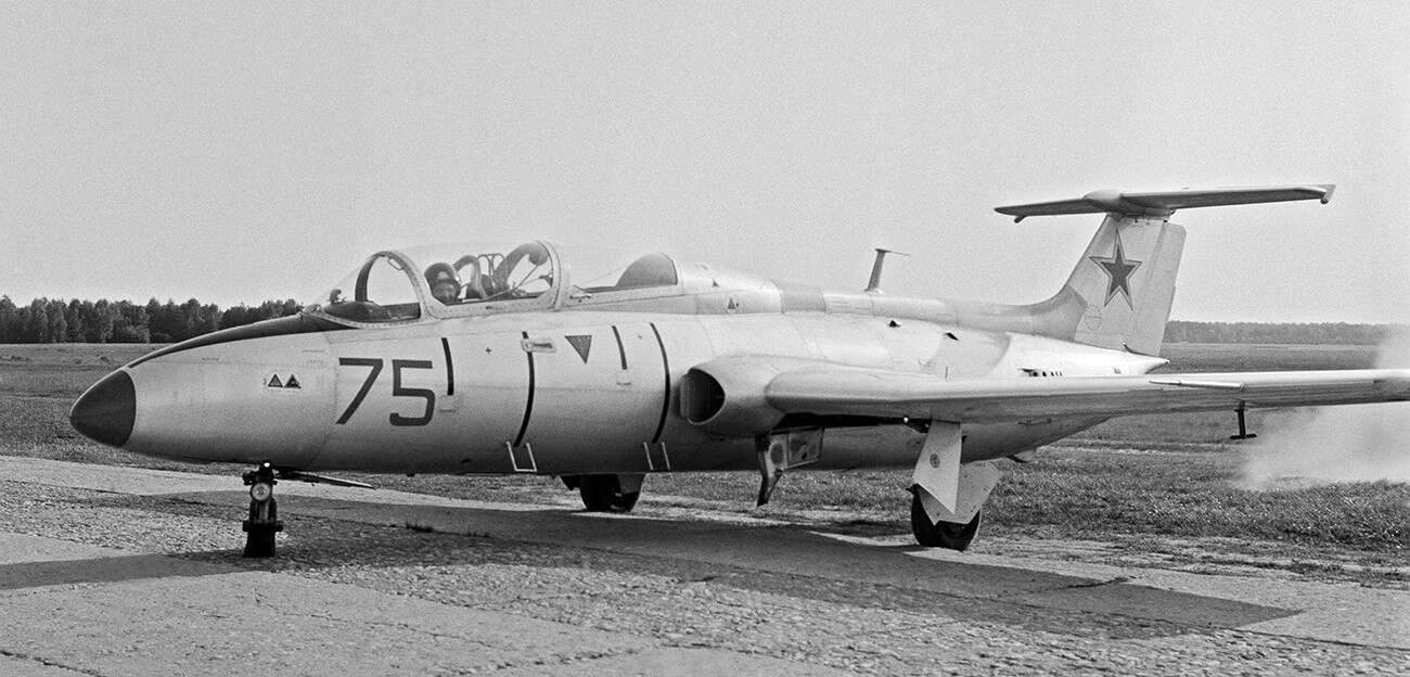 Чехословацкий учебно-тренировочный самолет Аэро Л-29, на котором Попович установила мировой рекорд скорости по замкнутому контуру.