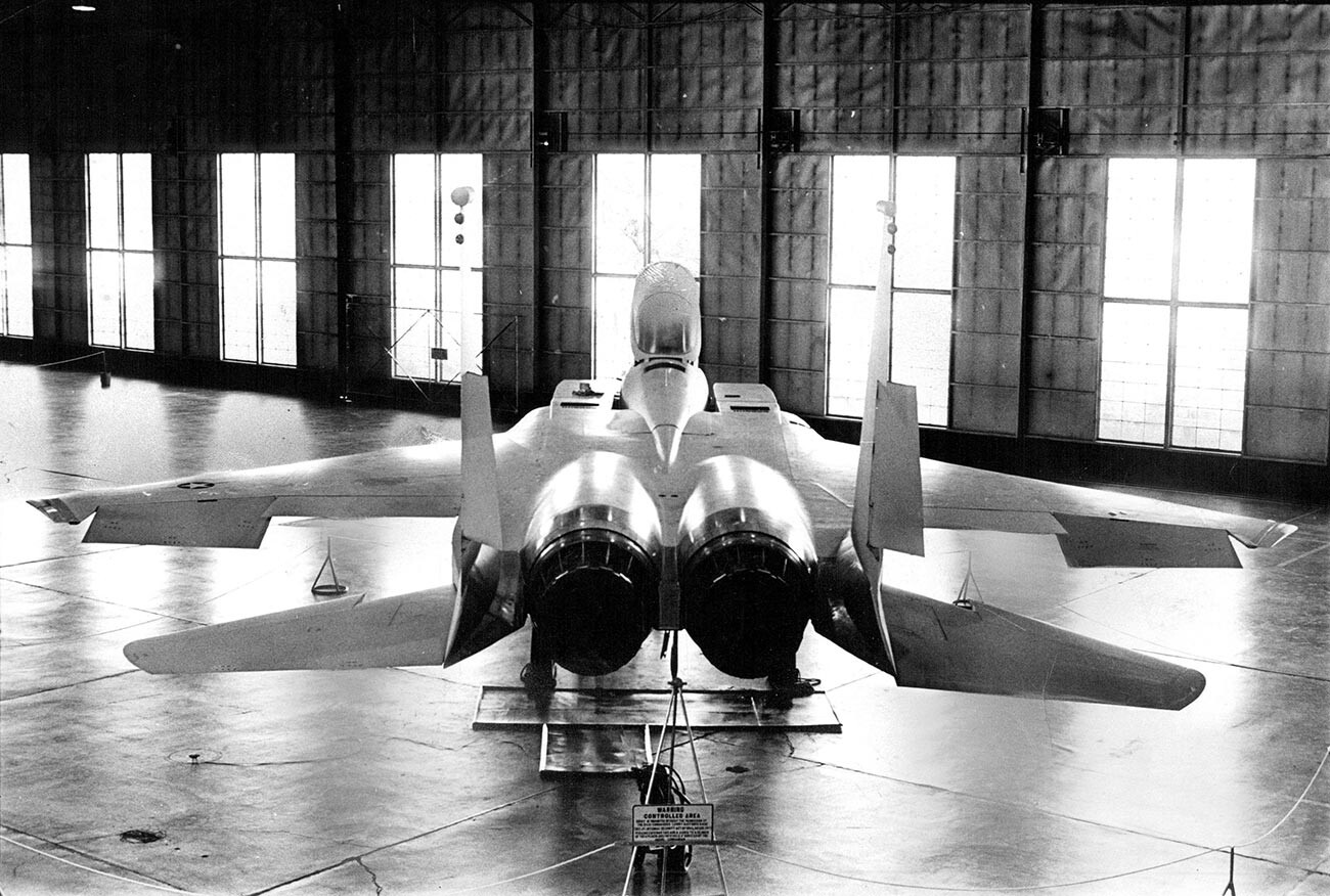Самолет F-15