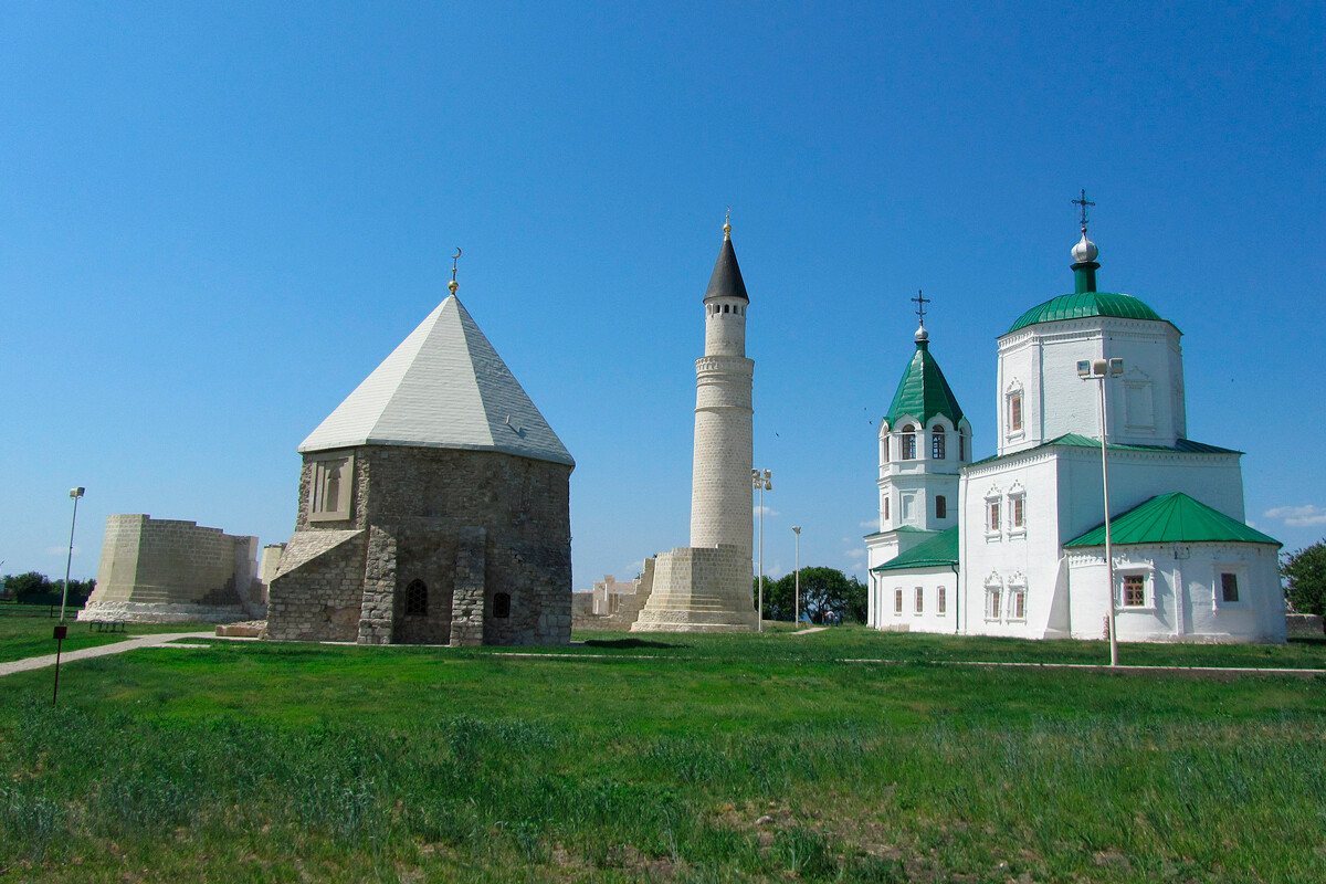 Complex of architectural monuments of the XIII-XIV centuries on the territory of the Bulgar fortress.