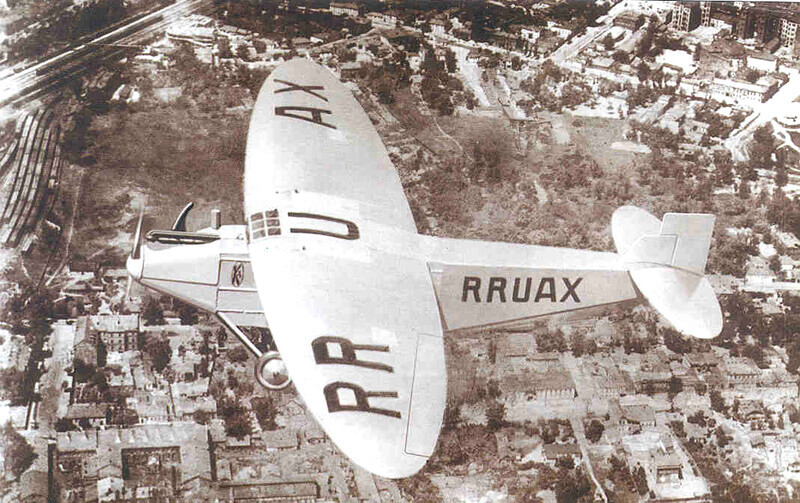  Съветският пътнически аероплан K-4 е един от адаптирането за въздушна снимка в края на 20-те години в Съюз на съветските социалистически републики 
