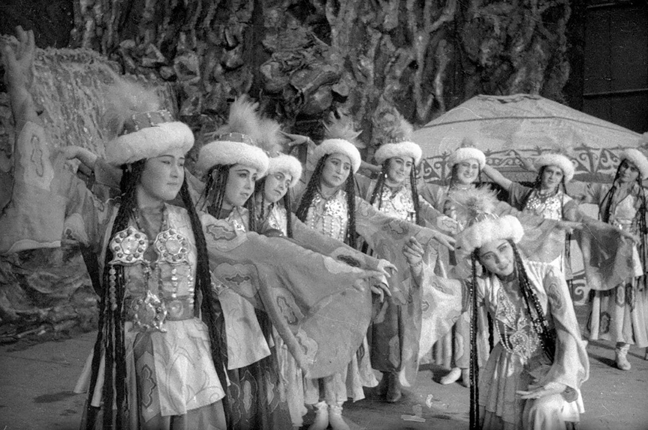 Compañía de danza folclórica kirguís

