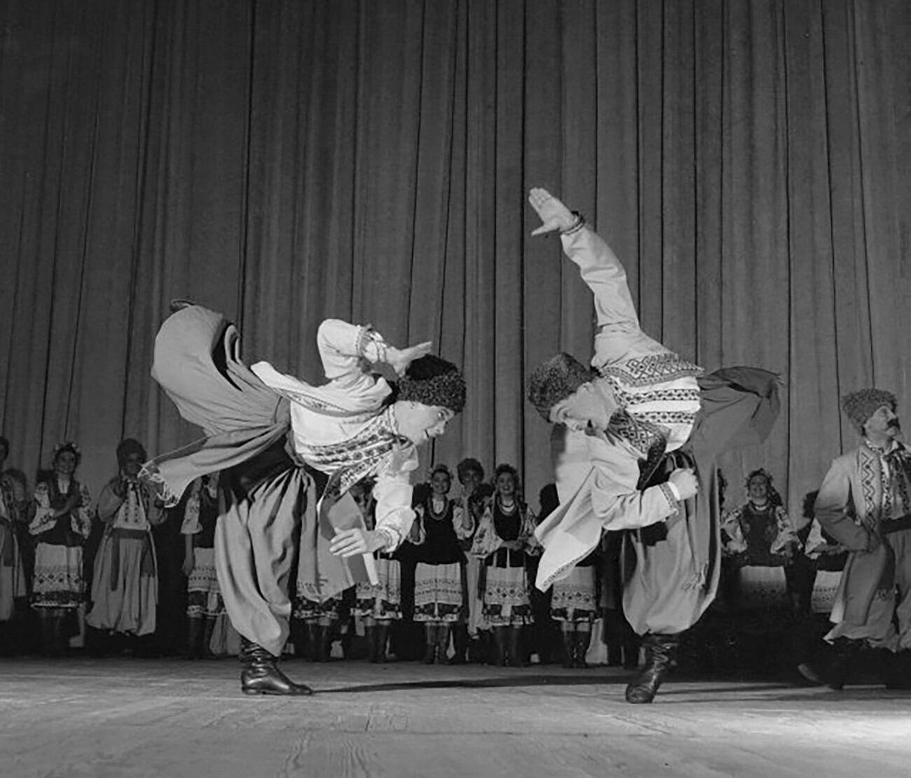 Una danza ucraniana del conjunto de Ígor Moiséiev

