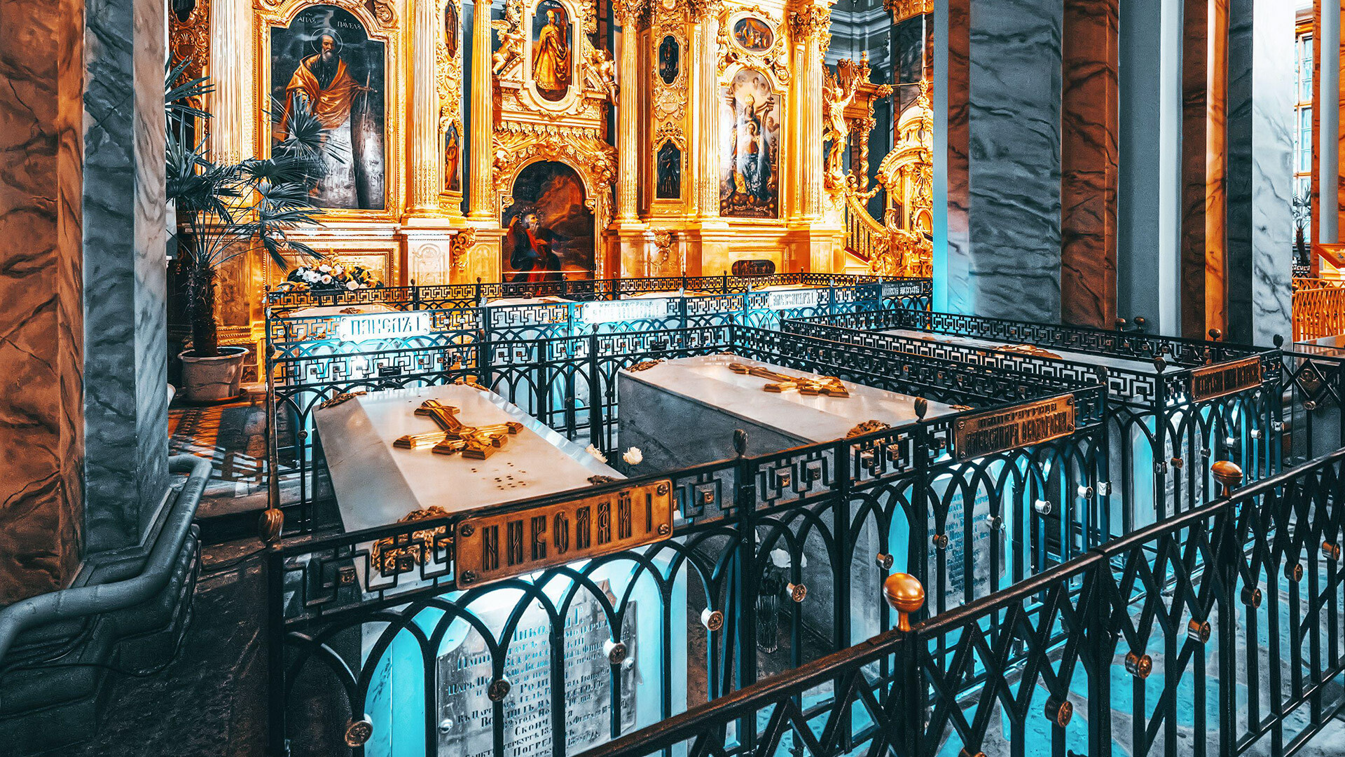 Le lapidi dei Romanov nella Cattedrale dei Santi Pietro e Paolo, San Pietroburgo