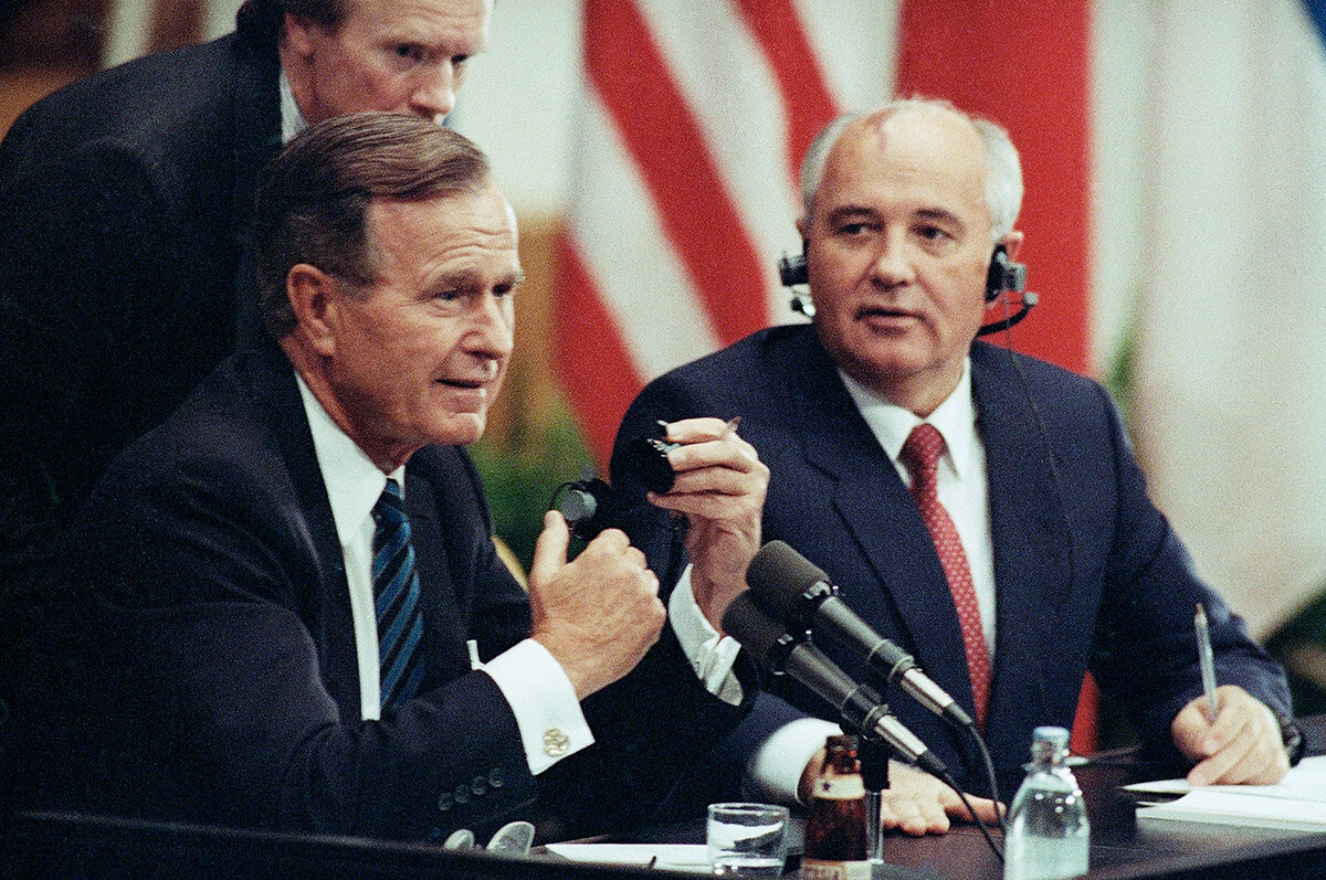 George H. Bush y Mijaíl Gorbachov.
