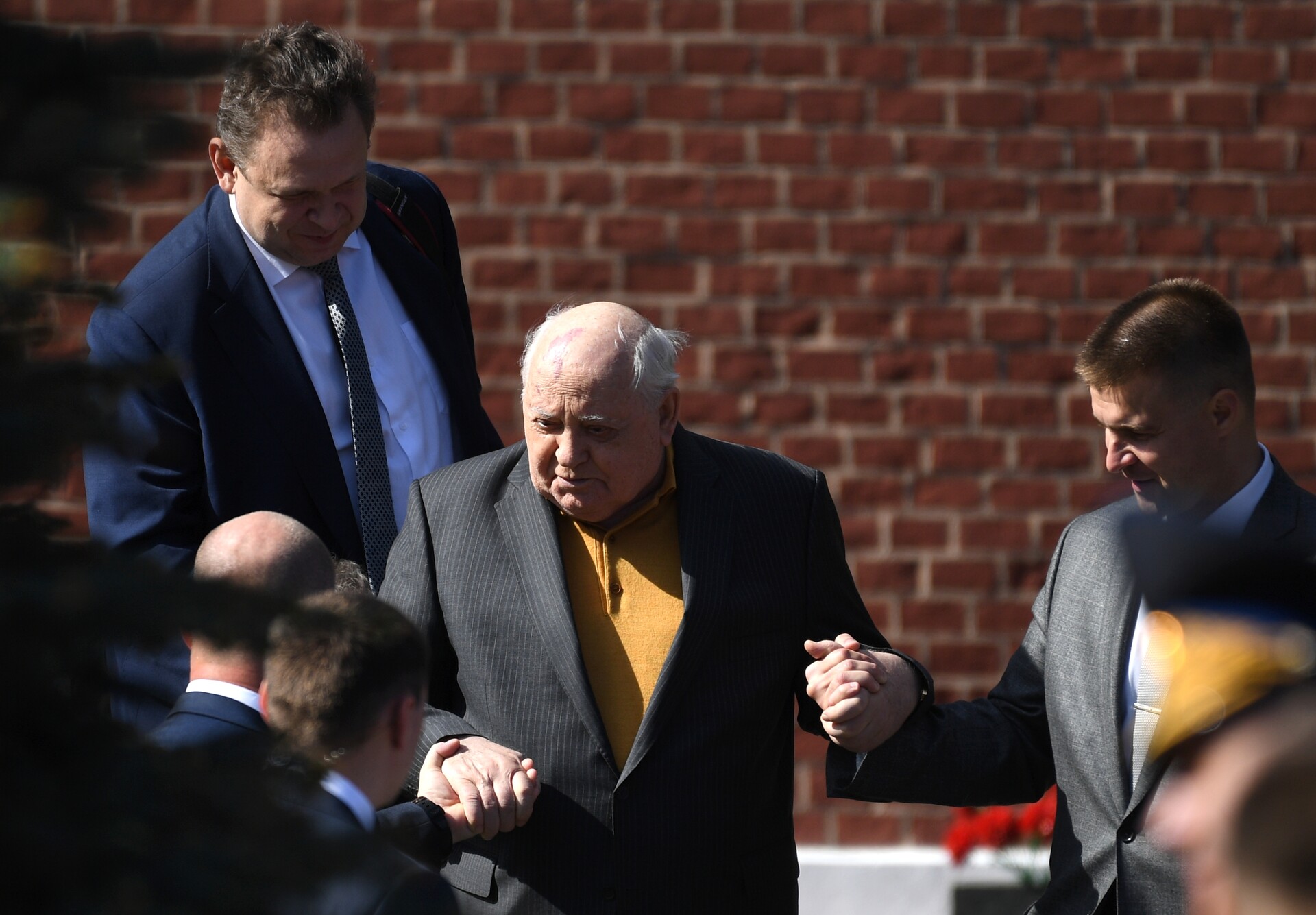 Михаил Горбачев перед началом военного парада, посвященного 73-й годовщине Победы в Великой Отечественной войне 1941-1945 годов, 2018