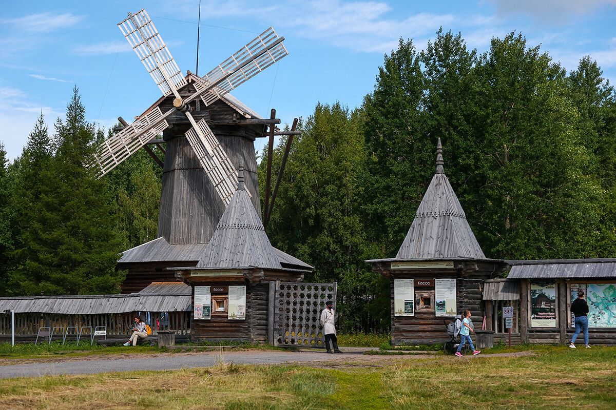 Музеј старих заната „Мали Корели“ у селу Ујемски, Приморски рејон, Архангељска област