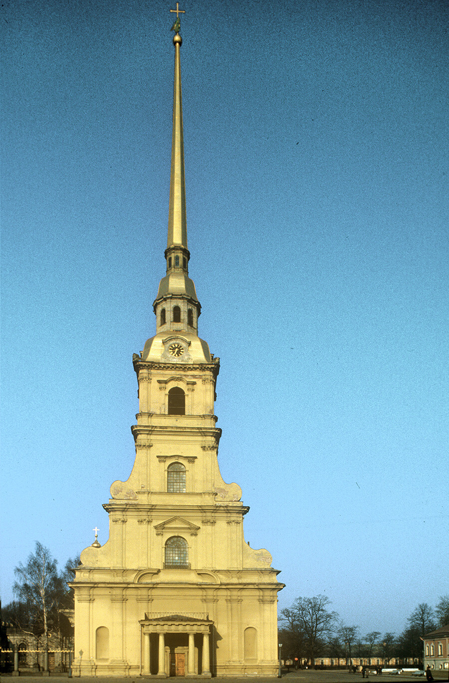 Fortaleza de Pedro y Pablo. Catedral de los Santos Pedro y Pablo, vista oeste. 3 de mayo de 1984. 