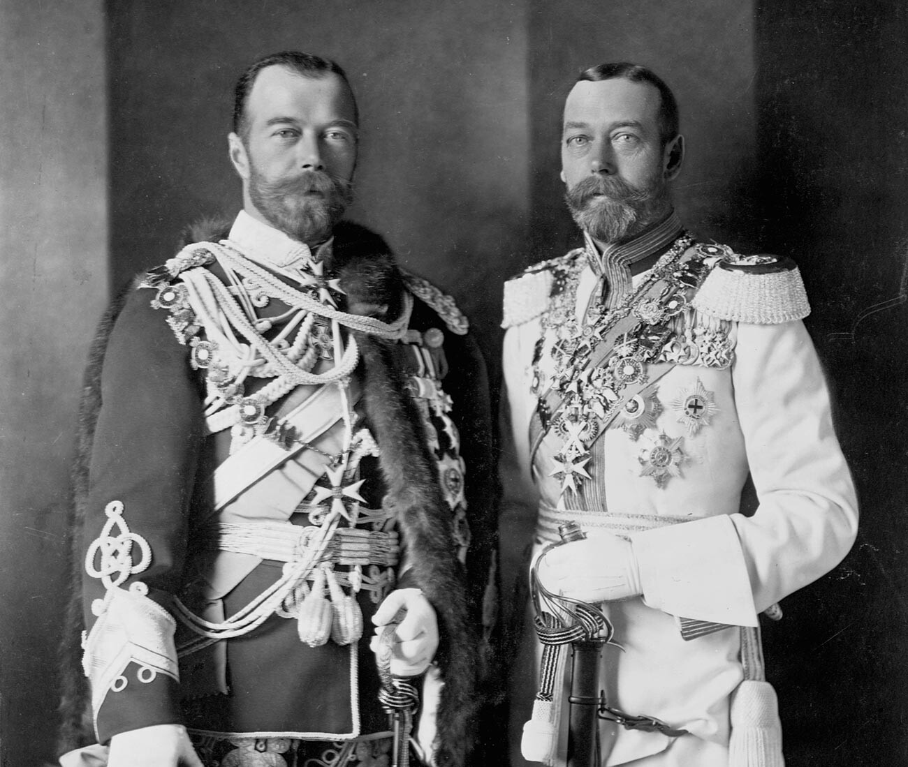 Ritratto di Nicola II di Russia (a sinistra) e Giorgio V di Gran Bretagna