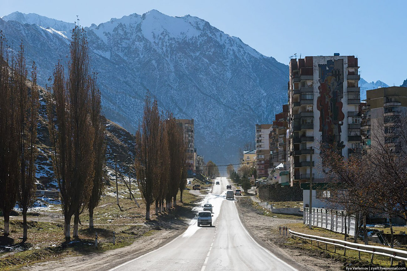 Города кабардино балкарии. Тырныауз город в Кабардино-Балкарии. Тырныауз Герхожан. Эльбрусский район Тырныауз. Город призрак в Кабардино Балкарии.