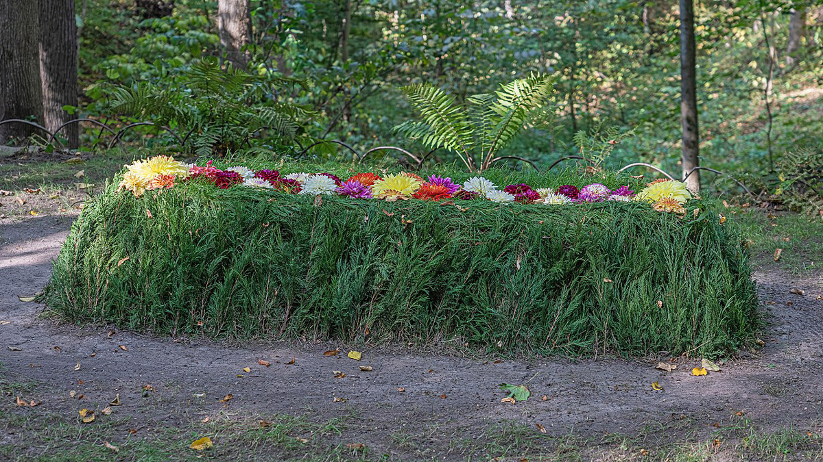 Tolstoy's grave in Yasnaya Polyana, Tula Region