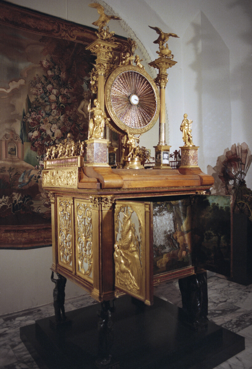 L’orologio “Tempio della Gloria” realizzato da Michael Maddox, conservato ai Musei del Cremlino
