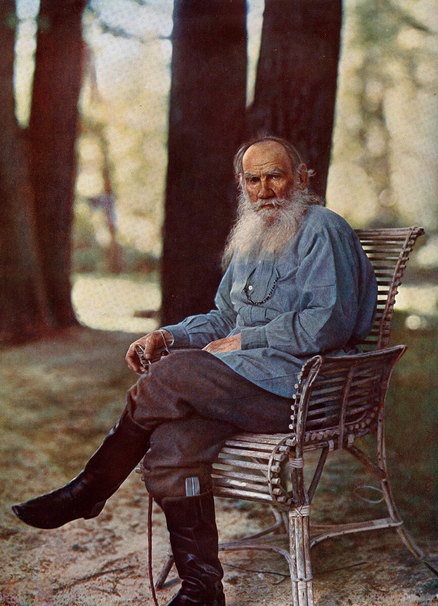 Barvni fotografski portret Leva Tolstoja v Jasni Poljani, S. M. Prokudin-Gorski, maj 1908 