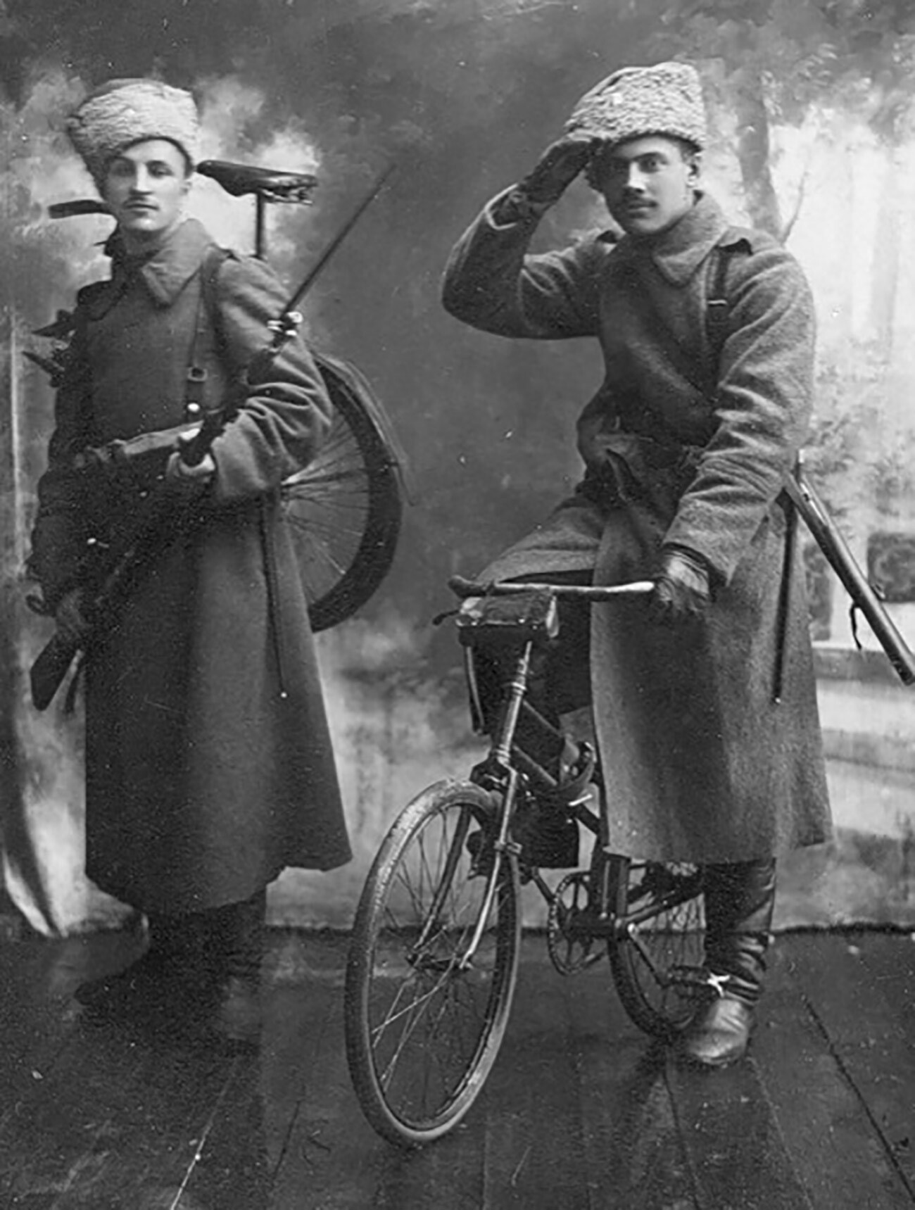 Prajurit bersepeda Tentara Kekaisaran Rusia, sekitar tahun 1916