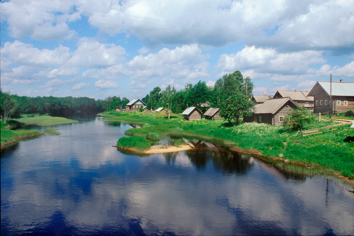 Oshevensk (Pogost). View from bridge over Churyega River. June 18, 1998