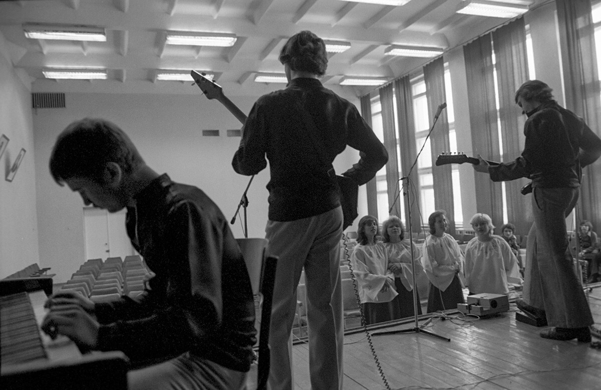  Ученици на професионално техническо учебно заведение 