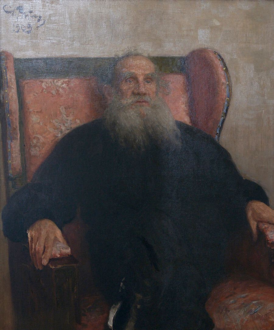 Репин. Лев Николаевич Толстой в розово кресло. 1909. 